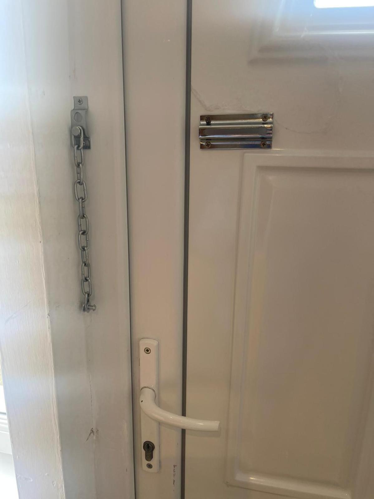 Séjour chez l'habitant One Bedroom In Spacious Bungalow, Free Parking & Private Entrance *